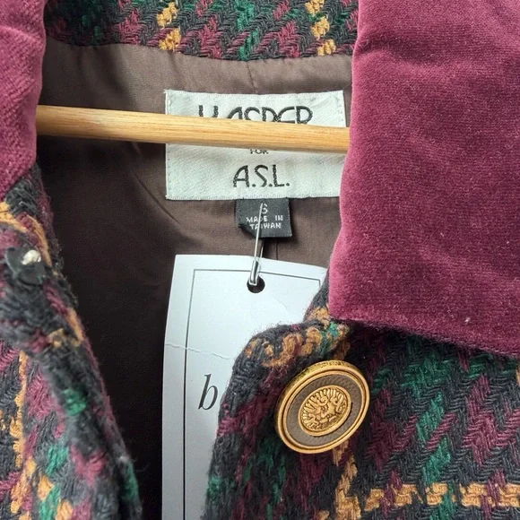 Vintage Kasper ASL tailored Women's Chanel style
Plaid blazer - Picture 8 of 9